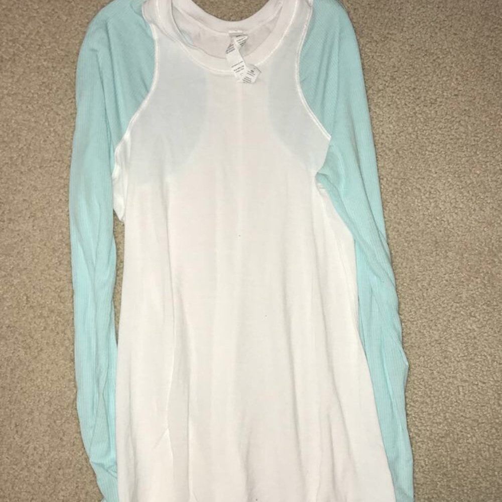 Like new Lululemon long-sleeved shirt
